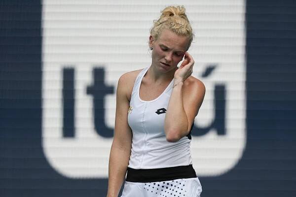 Siniaková nedohrála duel se Savilleovou, Muchová nenastoupila proti Ósakaové