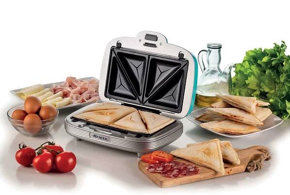 Sendvičovač 3v1 ARIETE sendvič & cookies 1972/01 Výkon 700 W