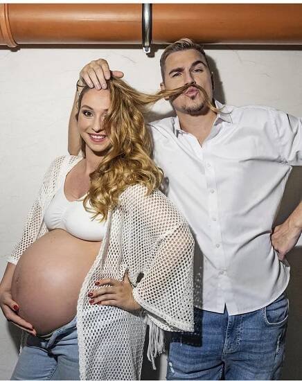 Poprvé ukázal syna a prozradil jméno. Poté Gránský obvinil personál porodnice z vyzrazení tajné informace