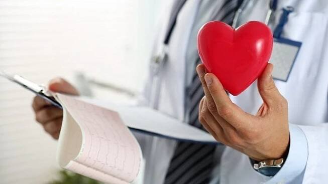 Jaké jsou příznaky srdeční arytmie? Dušnost, závratě i ztráta vědomí