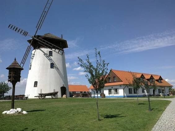 Restaurace Bukovanský mlýn foto 2