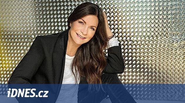 Dvakrát porazila rakovinu a má za sebou těžký rok. Anna K. slaví šedesátiny - iDNES.cz