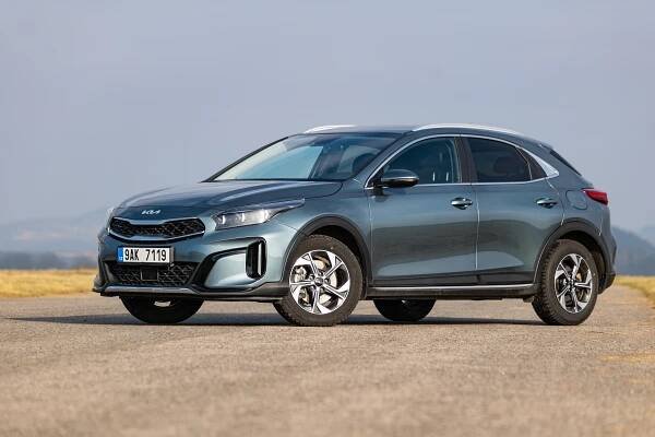 Tříválec versus čtyřválec, hatchback versus crossover: Kia Ceed a XCeed tváří v tvář