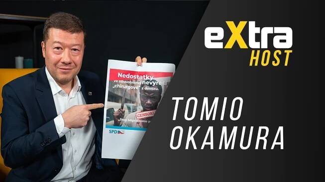 Tomio Okamura o plakátu s černochem: Proti migrantům budu varovat dál, říká