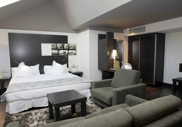 OBRAZEM: Luxusní hotel Barceló obnovil provoz