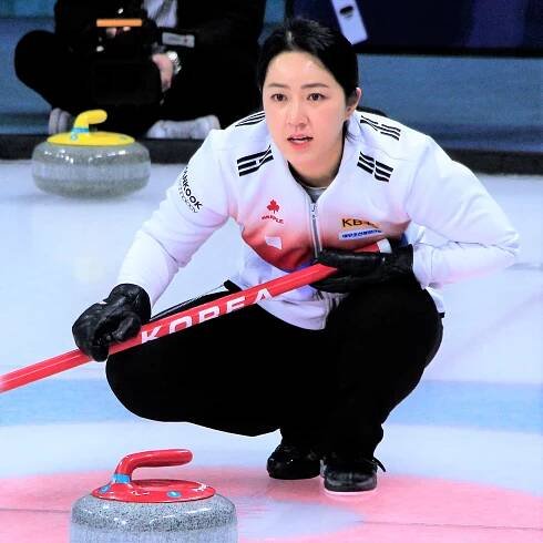 Kim Kyeong-ae (curler)