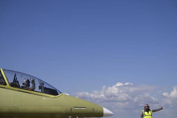 Aero Vodochody představilo v akci stroj L-39NG vyrobený pro LOM Praha