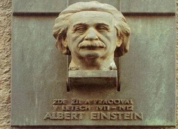 Prolnutí místa a člověka - Einstein v letech 1911 - 1912 pobýval v Praze