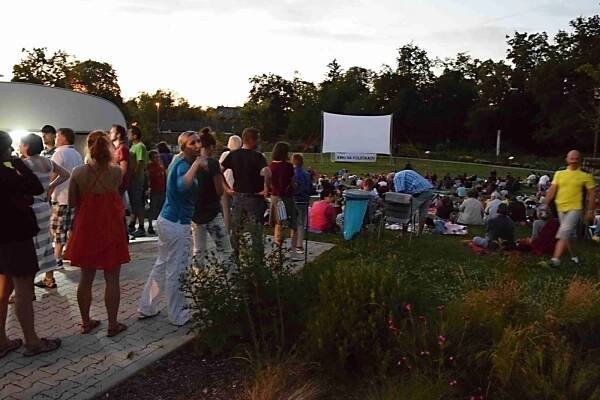 Letní kino | Oficiální web městské části Praha - Dolní Počernice