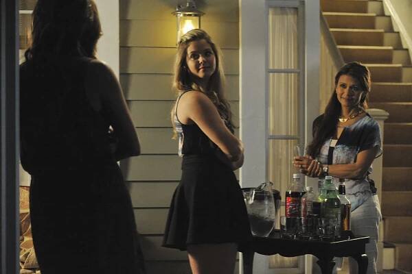 Prolhané krásky - Mlčení E. Lamba - Z filmu - Sasha Pieterse, Nia Peeples