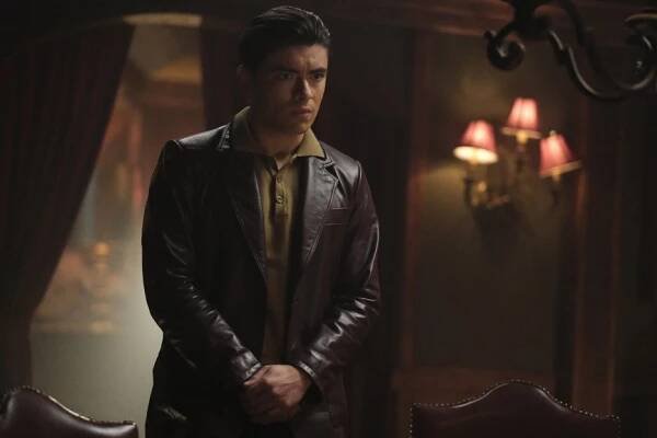 Michael Consuelos - Riverdale - Kapitola 88: Občan Lodge - Z filmu