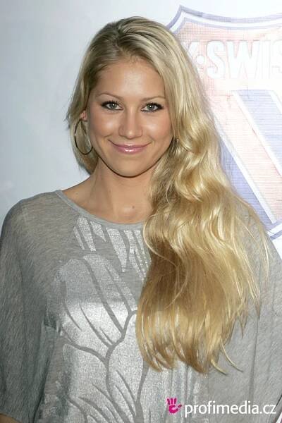 Anna Kournikova - celebrity účes - HappyHair