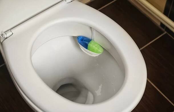 WC blok si můžete vyrobit i doma. Oproti tomu z obchodu je levnější - SnadnoBydlet.cz