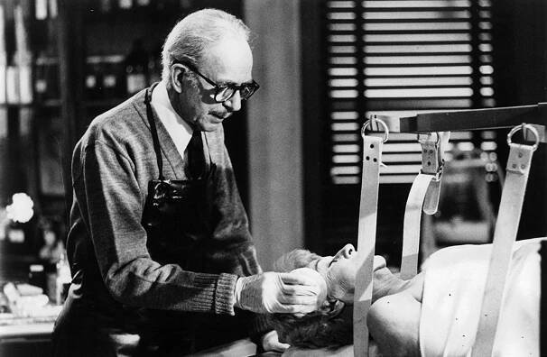 Jack Albertson - Mrtví a pohřbení - Z filmu