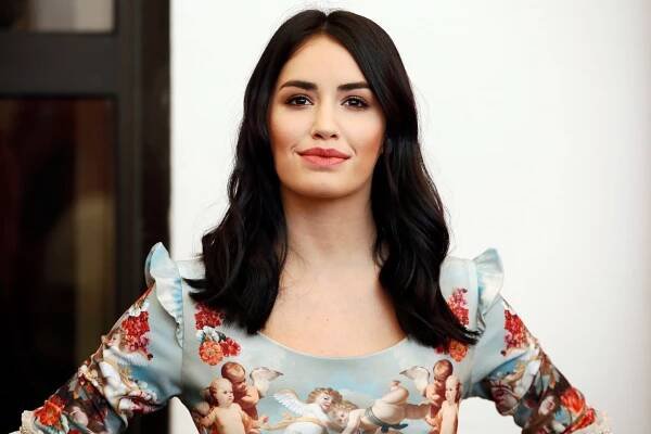 Top 50 Female Celebrities Who Are around 5’1″