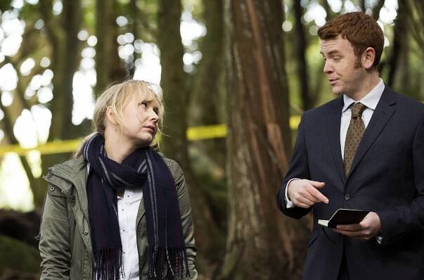 Vraždy v Brokenwoodu - Hon na jelena - Z filmu - Fern Sutherland, Nic Sampson