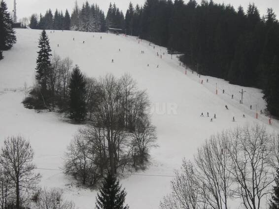 chalupa Velké Karlovice se nachází jen 150 m od ski areálu Kyčerka