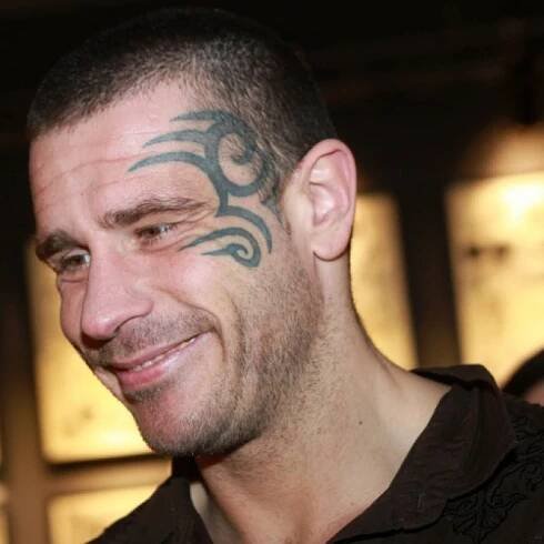 Takový tribal na obličeji má i Mike Tyson.