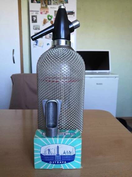 Sifonová láhev + retro bombičky na šlehačku - Nápojový průmysl