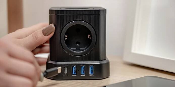 Napájecí kostka Newell GaN Power Cube 9v1 - černá za 664.00CZK - Allegro