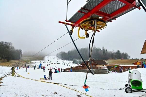 Davy Čechů na svazích mimo kontrolu: Skiareály nabízí řešení, Havlíček zmínil frustraci