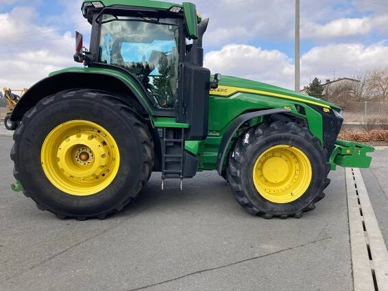 Kolový traktor John Deere 8R 410 | STROM PRAHA a.s. 