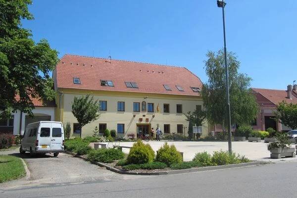 Moravská Nová Ves - úřad městyse foto 1