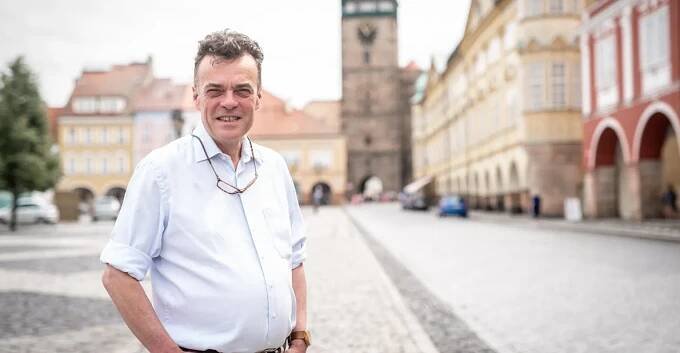 Lobkowicz proti Babišovi: „Zatímco vy jste lezli po stromech, Czerninové chránili zemi“ - Echo24.cz