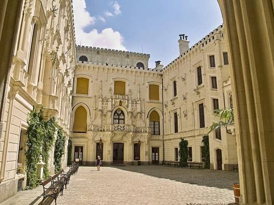 VU3V - Tématický zájezd na zámek Ohrada v Hluboké nad Vltavou - zámek Hluboká - Oficiální stránky obce Loučim
