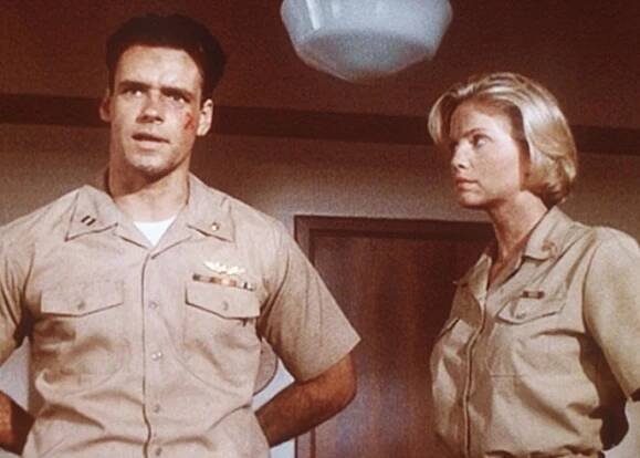JAG - Dezertér - Z filmu - David James Elliott, Tracey Needham