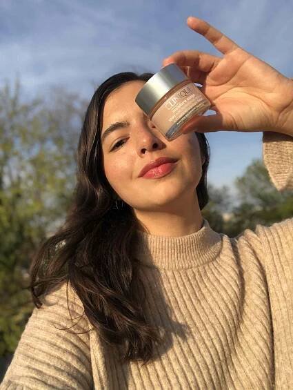 Reviewed: Clinique Moisture Surge 100H Helped My Skin Recover Its Glow