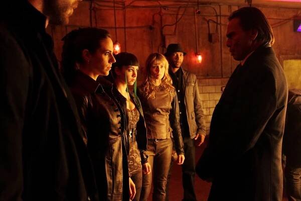 Dívka odjinud - Lachlan's Gambit - Z filmu - Anna Silk, Ksenia Solo, Lina Roessler, K.C. Collins, Raoul Max Trujillo