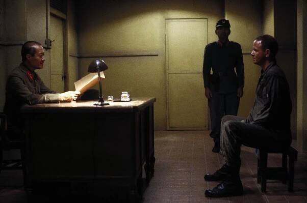 Hanojský Hilton - Z filmu - Aki Aleong, Michael Moriarty