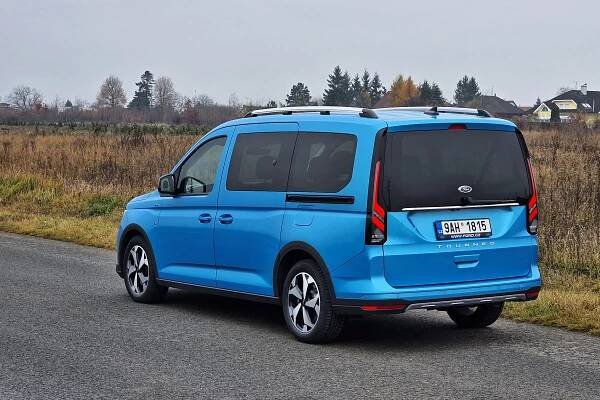 Test Ford Grand Tourneo Connect Active 2.0 EcoBlue Powershift (2022) - auto-mania.cz