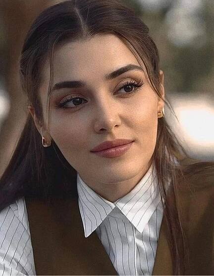 Pin by Eunice Jacobs Hope on Turkish Drama Series My FAVOURITE Actors | Hair styles, Hande ercel style, Makeup looks