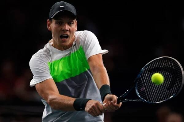 Berdych začal v Paříži vítězstvím