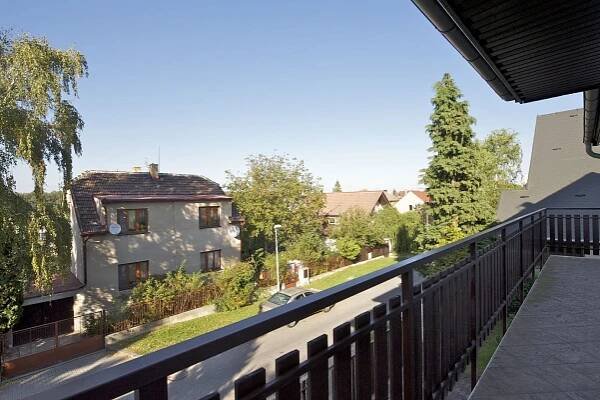 Podedvorská, Kyje - Praha 9 | Pronájem, Rodinný dům, 7+1, 200 m²