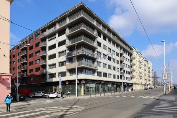 Pronájem bytu 1+kk/B, 39m2, Praha 7 - Holešovice, ul. V Háji, cihla, zařízený