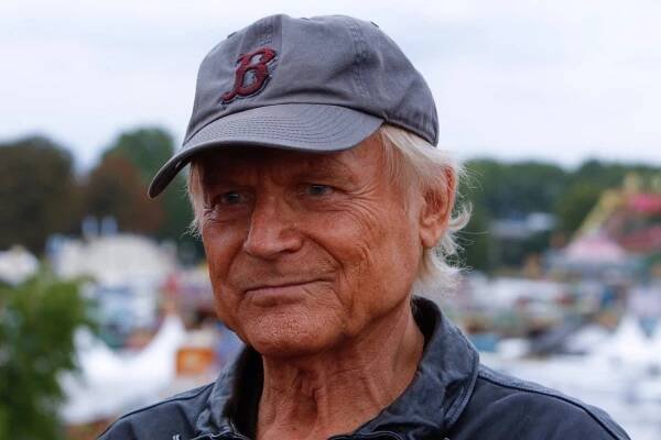 Terence Hill vzal Budovy děti pod svá křídla.