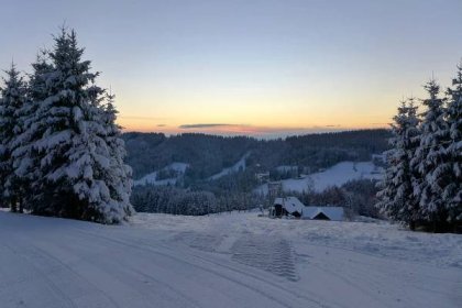 Krásné nedělní ráno SkiPark Gruň - lyžařské středisko Beskydy SkiPark Gruň - lyžování v Beskydech