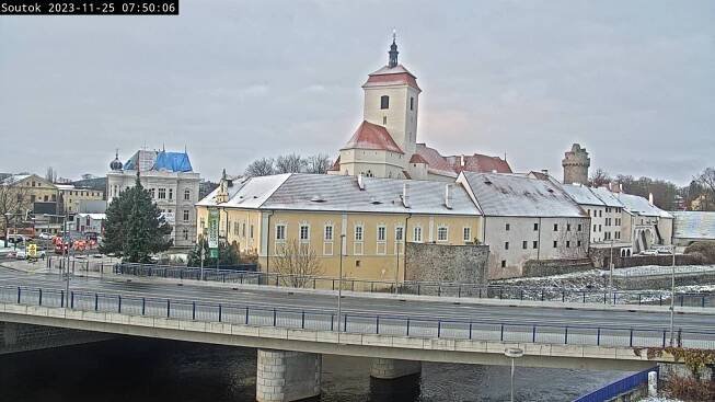 Jižní Čechy pokryl sněhový poprašek. Přinesl místy náledí i několik nehod