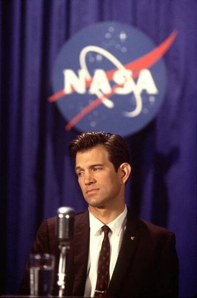 Ze Země na Měsíc - Apollo One - Z filmu - Chris Isaak