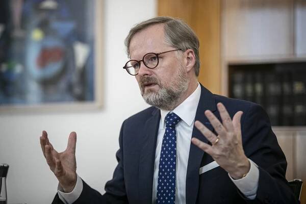 Stát žádné peníze nevyčistil, řekl premiér Petr Fiala v debatě Deníku