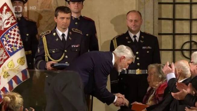 Doc. MUDr. Věra Vávrová, DrSc. získala státní vyznamenání