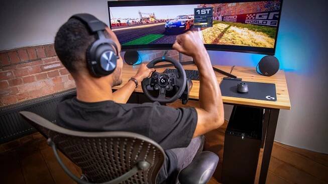 Logitech G923 Driving Force + Gran Turismo 7 - PS4