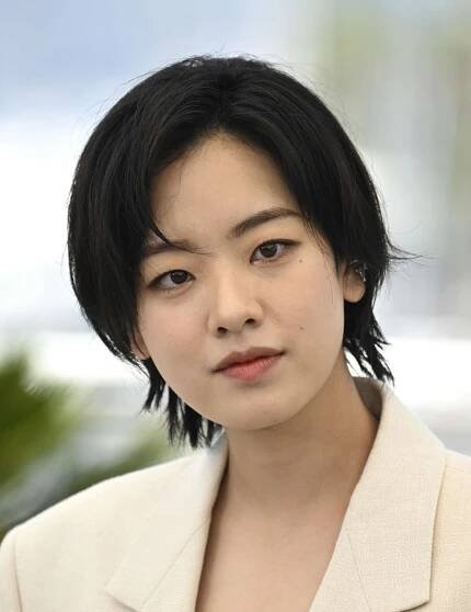 Joo-Young Lee with '90s layered shag haircut 