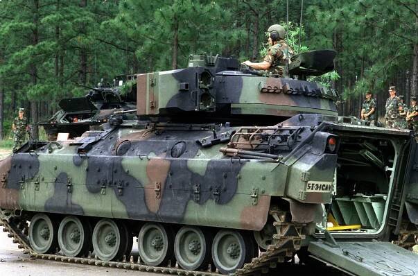 M3 Bradley (obrněné průzkumné vozidlo) - (US Army)