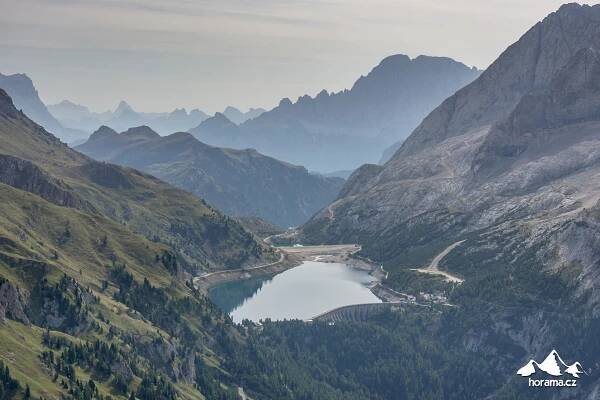 Po travnatém dolomitském hřebenu mezi Marmoladou a Piz Boè | Horama