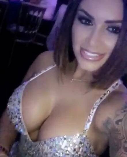 Nezapomenutelný večer: Pornohvězda svému příteli nadělila k narozeninám orgie!