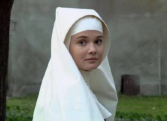 FOTO: Martina Preissová na začátku své kariéry televizní herečky v Četnickým humoreskách. – stránka 17